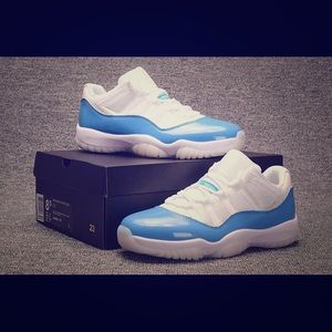 Jordan retro low 11s Colombia white